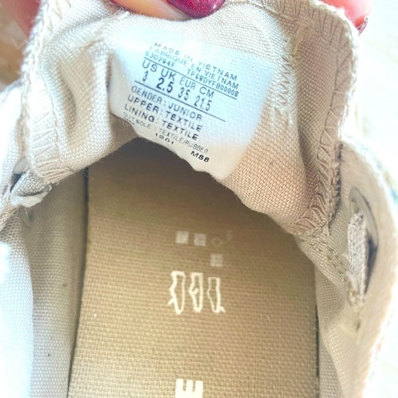 Girls Converse Shoes - Picture 4 of 6